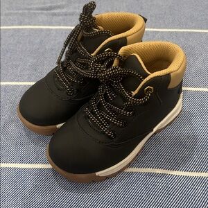 GAP Black and Tan Kids Boots- toddler size 7